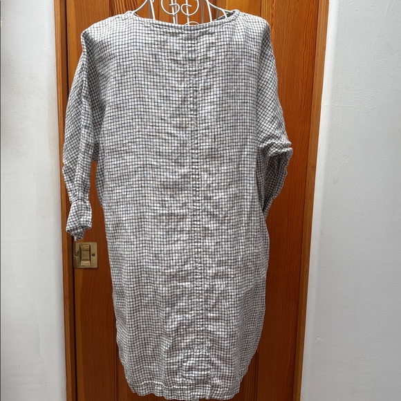 Not Perfect Linen tunic - Picture 4 of 9